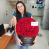 Esfera de 200 rosas rojas base negra - Imagen 2