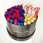 Caja circular rosas pintadas y chocolates