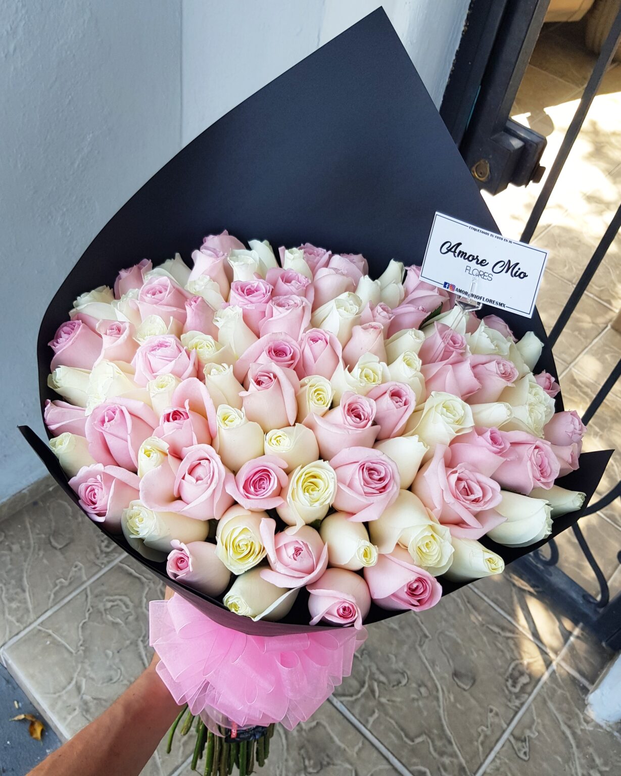 Ramo De 100 Rosas Blancas Y Rositas Amore Mio Flores 4366