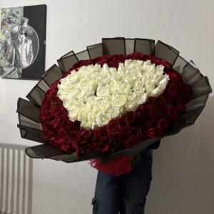 Ramo 300 rosas rojas con corazón