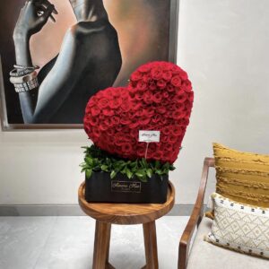 Corazón inclinado 170 rosas rojas