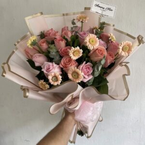 Ramo de 24 rosas y mini gerberas
