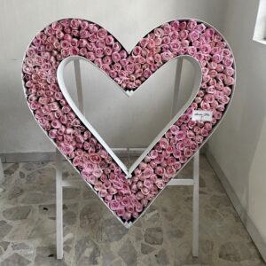 Corazón en tripie 300 rosas