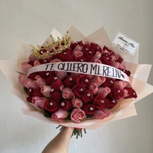 Ramo de 100 rosas con corona