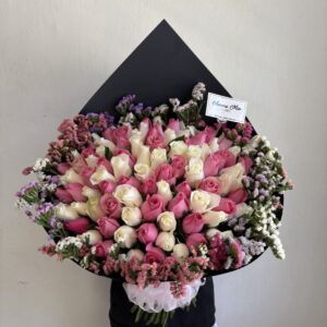 Ramo de 100 rosas con Leticia