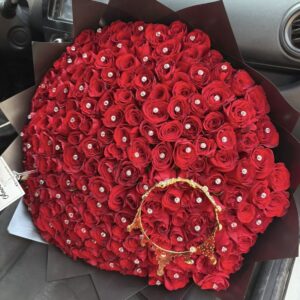 Ramo de 250 rosas rojas con corona
