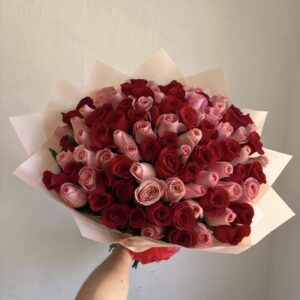 Ramo de 100 rosas rojas y rosas