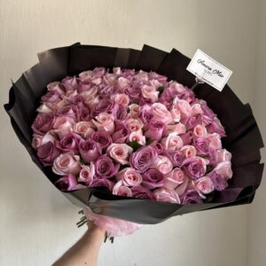 Ramo de 100 rosas moradas y rosas