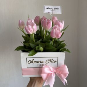 Caja con 10 tulipanes rosas🌷