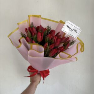 Ramo de 30 tulipanes rojos