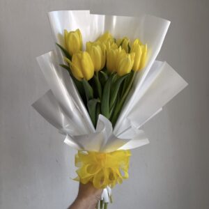 Ramo de 10 tulipanes amarillos