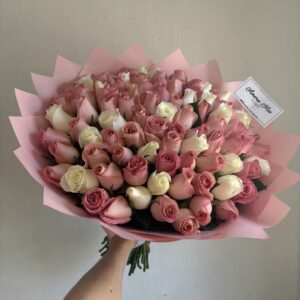 Ramo de 100 rosas color rosa y blanco