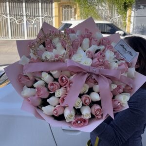 Ramo de 100 rosas con corona