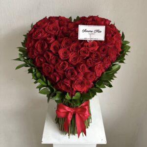 100 rosas en forma de corazón